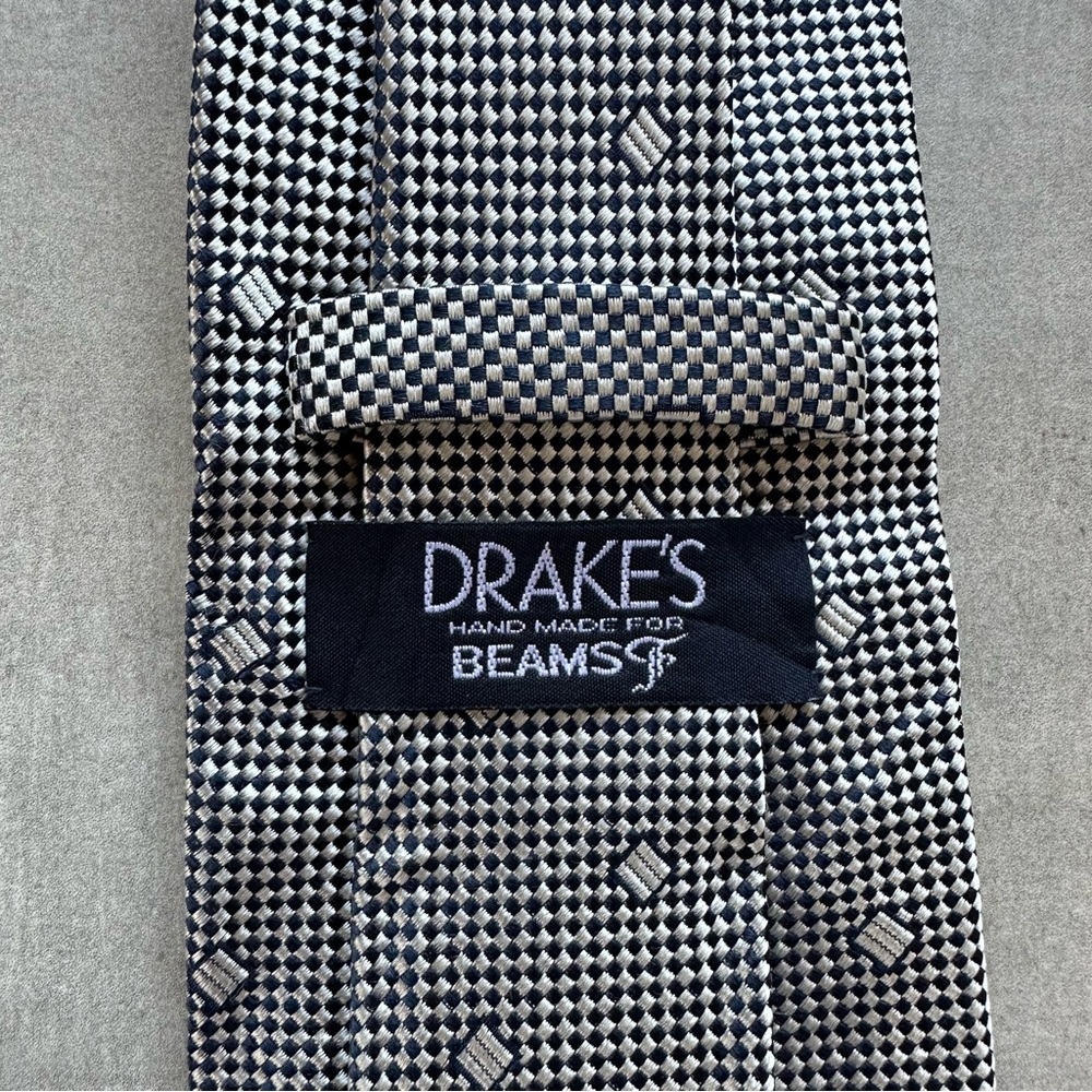 Drakes Black and White Geometric Tie